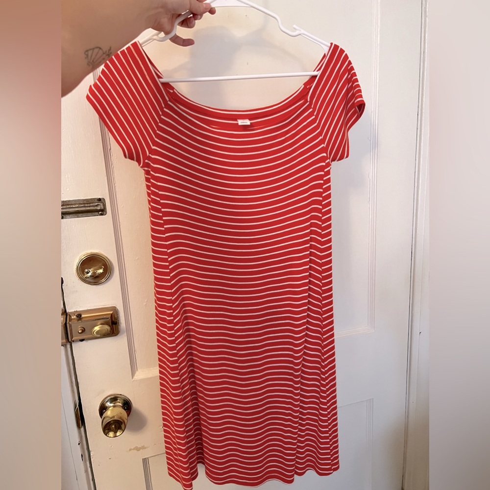 Small orange striped Old Navy dress.